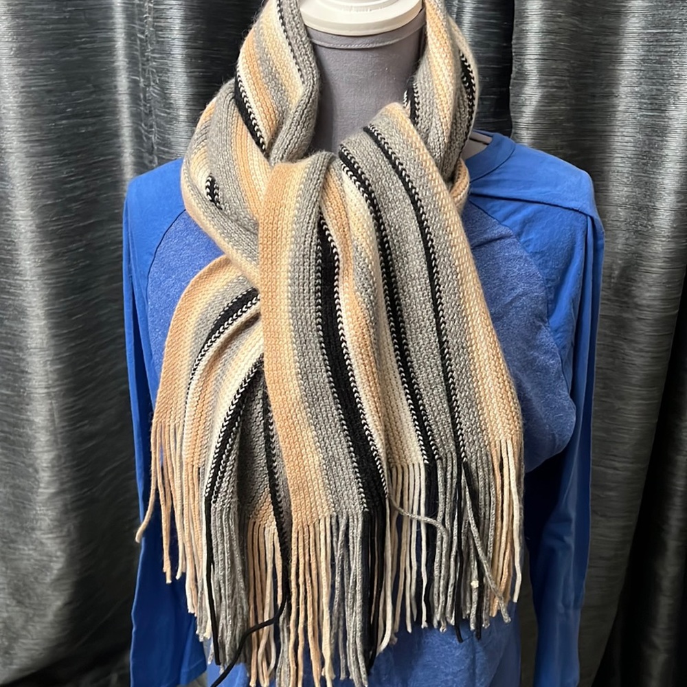 Echo scarf. Neutral colors. GORGEOUS !